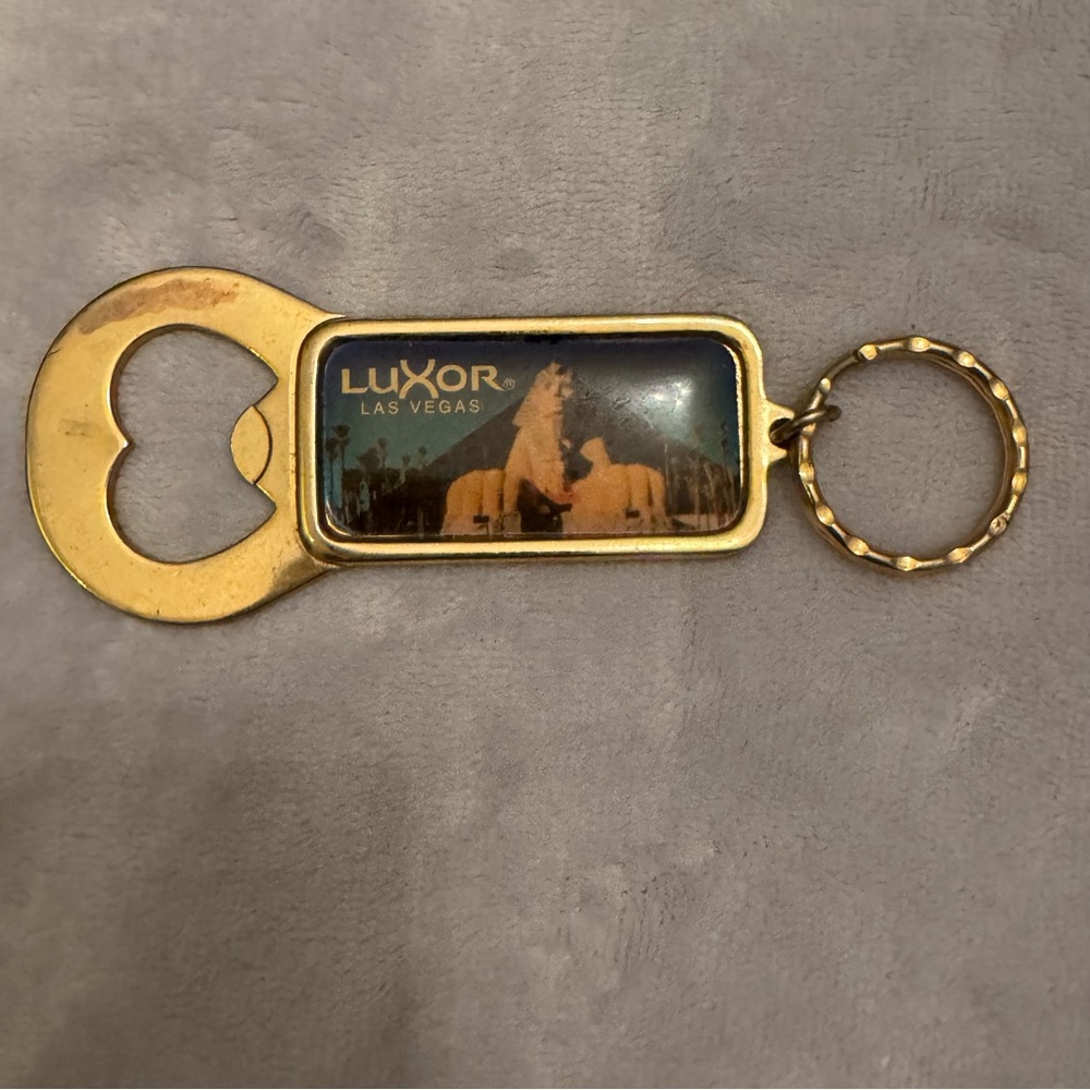 Luxor Las Vegas Pyramid Sphinx Bottle-Opener Keychain‎ – Souvenir